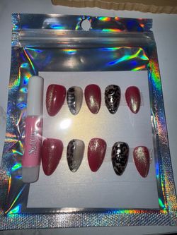 Press on nails