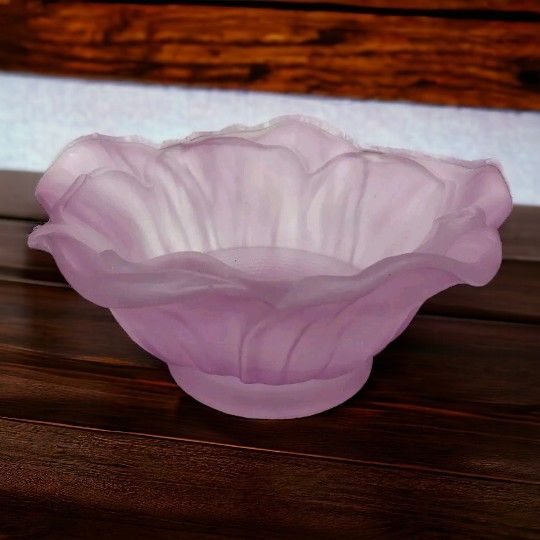 Bath & Body Works Frosted Lavender Purple Tulip Flower Candle Holder, candy Dish or trinket Bowl. This decorative bowl measures 7.5” in diameter x 3.2