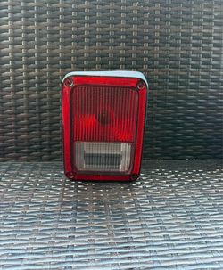 2007 2008 2009 2010 2011 2012 2013 2014 2015 2016 2017 2018 Jeep Wrangler Right Passenger Side Tail Light OEM