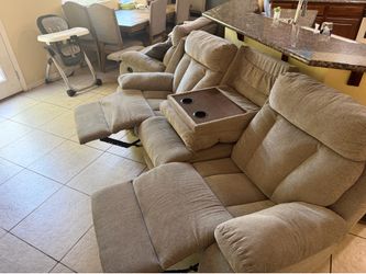 Two peace recliner couch! 4x recliners