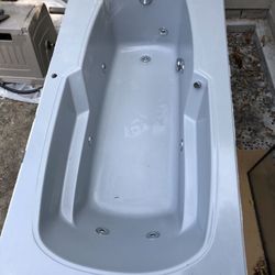 WHIRLPOOL  SPA TUB BY AMERICH MODEL MADISON 7236