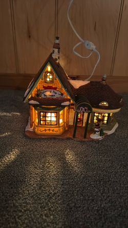 Lighted Porcelain House: Santa’s Workbench Collection 