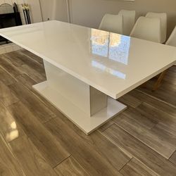 Modern Glossy White Extendable Dining Table