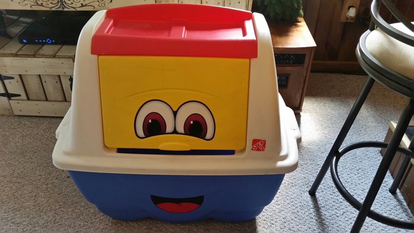 Step 2 toy box store with face