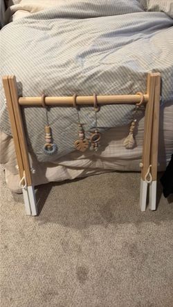 Free standing baby mobil