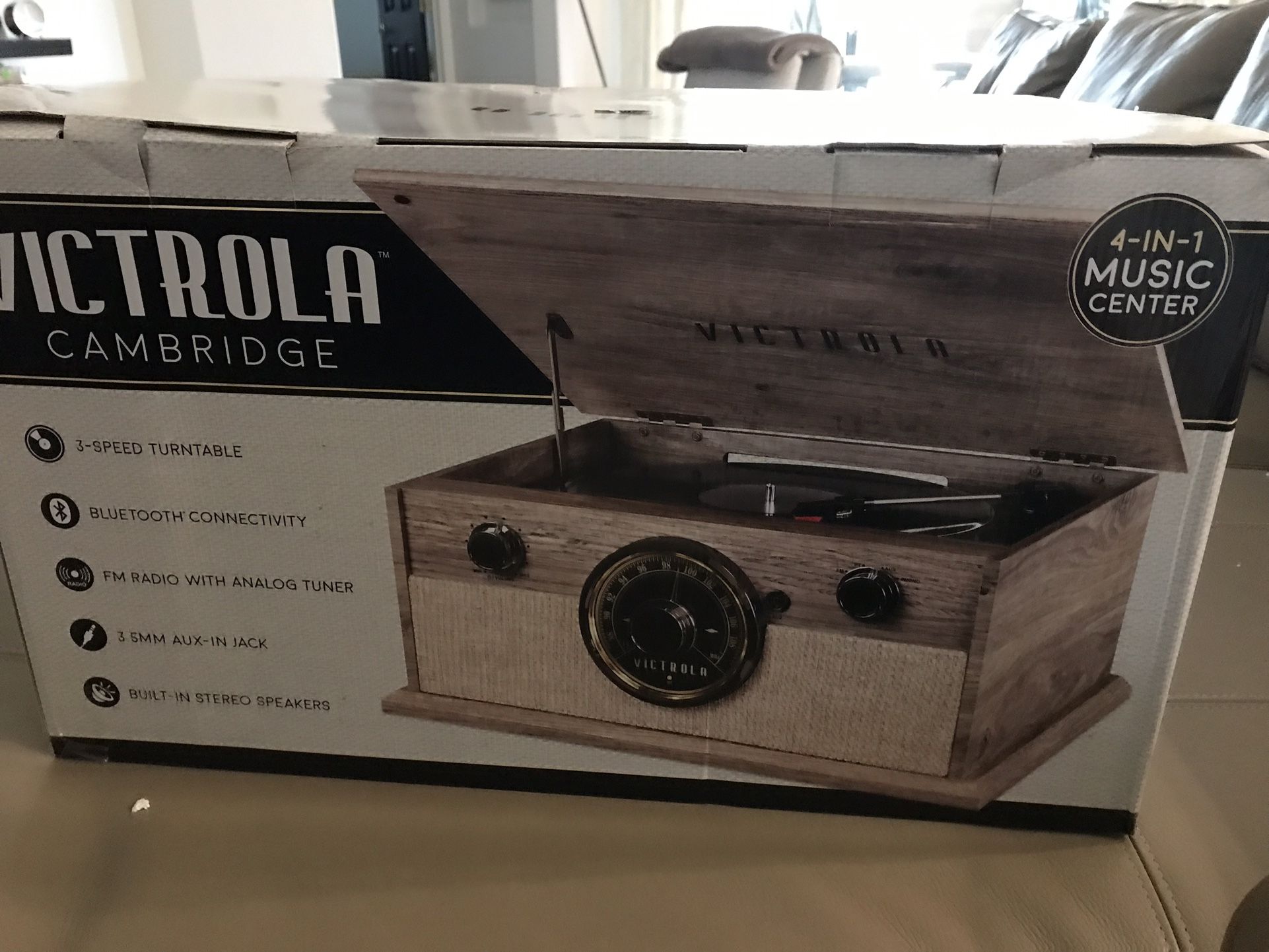 Victrola Cambridge Turntable, Radio And Tuner 