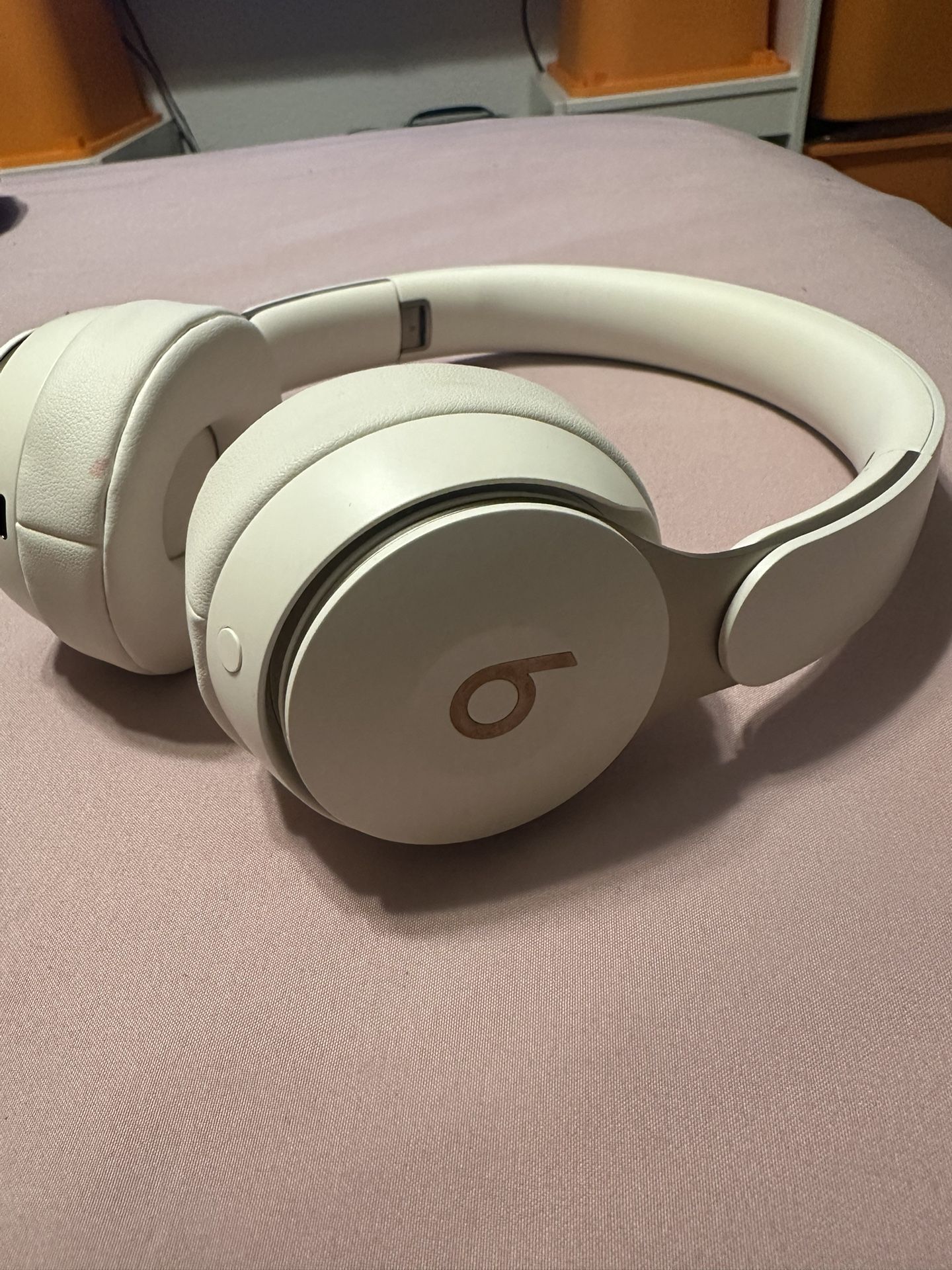 Beats Solo Pro Noise Cancelation 