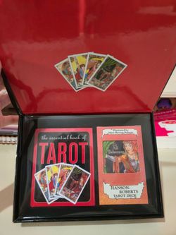 Tarot and oracle cards
