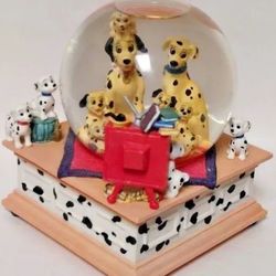 The DISNEY STORE 101 DALMATIANS Musical Snow Globe