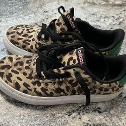 Adidas Kids Cheetah Sneaker Size 32/1