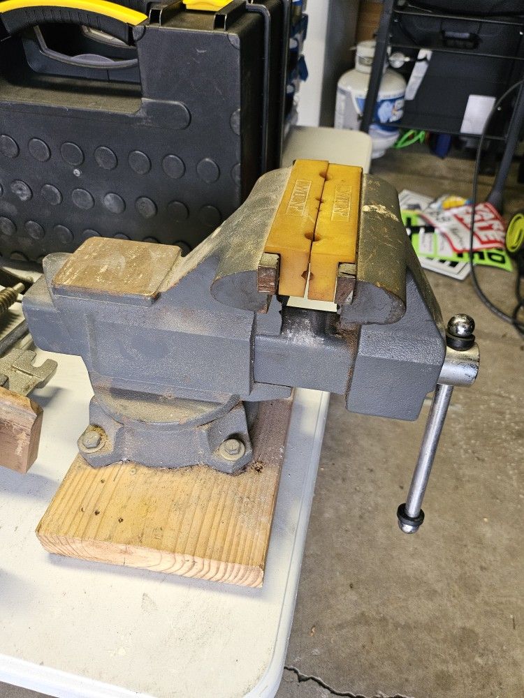 Bench Vise