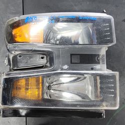 Chevrolet Chevy Silverado 1500 Headlight Right Passenger 2019 2020 2021 2022 Part $150