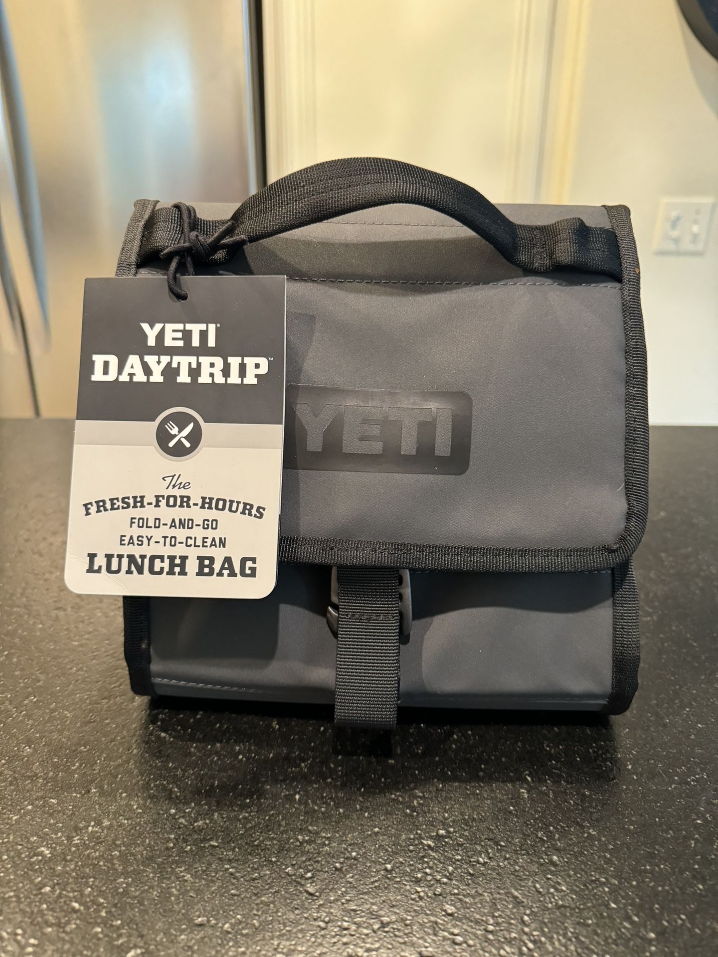 New YETI Daytrip Lunch Bag Charcoal Model YETIDAYTRIP