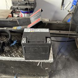 🔋 Harley-Davidson 12V Battery – OEM Take-Off (Like New)