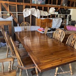 Beautiful   Extendable 9f   table   Very heavy