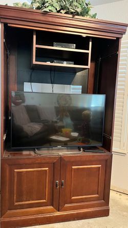 Entertainment center