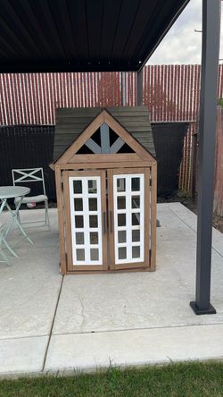 Kids play house