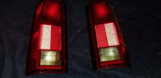 Chevy astro 1999 tail lights
