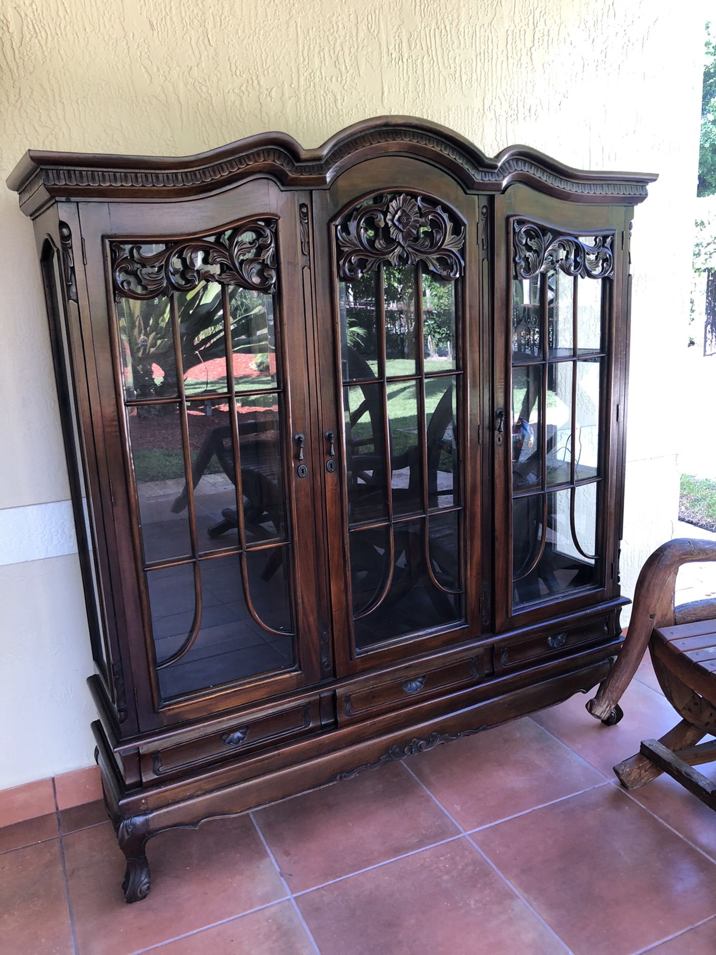 China cabinet 