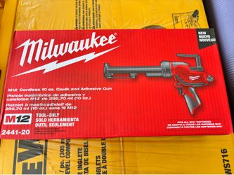 Milwaukee M12 Cordless Caulking Gun