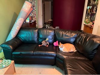 Nicoletti Italian Leather Sectional Sofa – Seats 6 – Great Condition