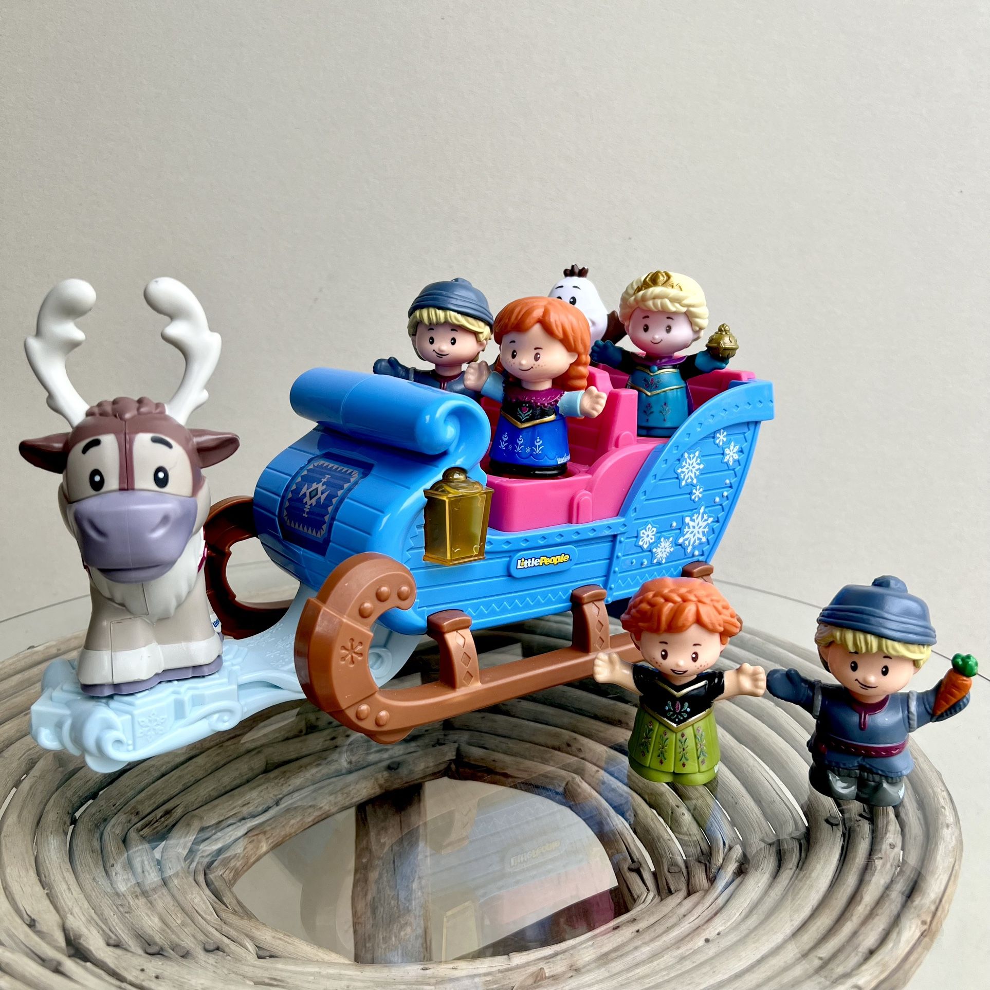 Fisher-Price Little People Disney Frozen Sleigh with Anna, Kristoff, Sven, Elsa