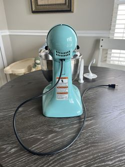 KitchenAid KSM150PSAQ Artisan Series 5-Qt.Stand Mixer With Pouring Shield-Aqua  Sky for Sale in Jacksonville, FL - OfferUp