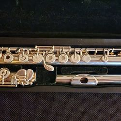 Lightly Used Pearl 525 Flute With B Foot