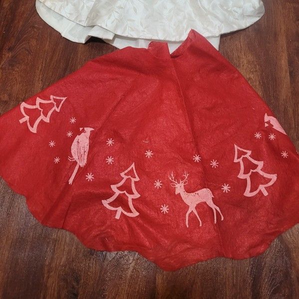 Christmas tree skirt - Red with Deer, Cardinal, and Tree