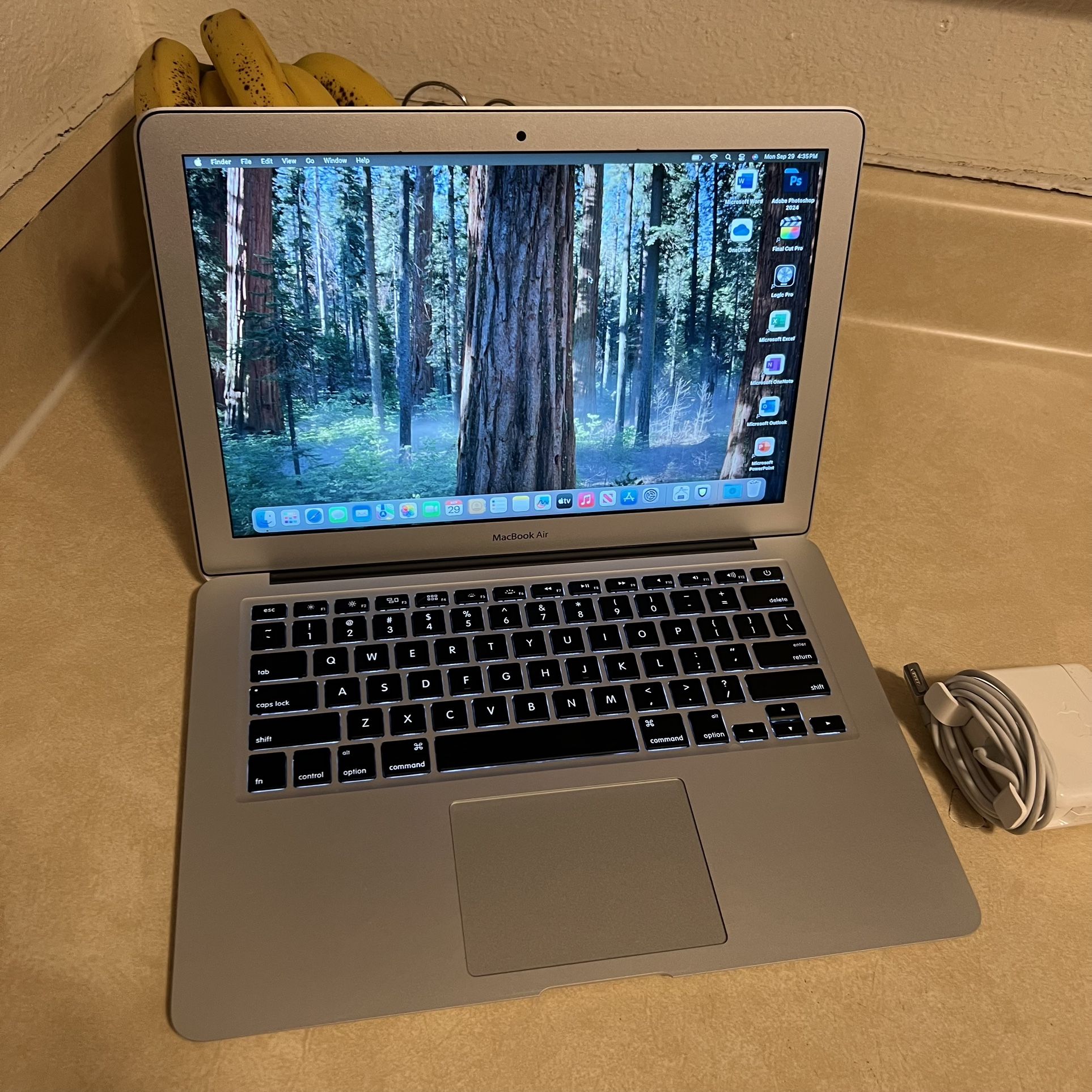 LOADED Apple MacBook Air 13” Laptop Computer / Photoshop / Logic Pro / Final Cut / Microsoft Office / macOS Sequoia / i5 / 8GB RAM / 128GB / Like NEW!