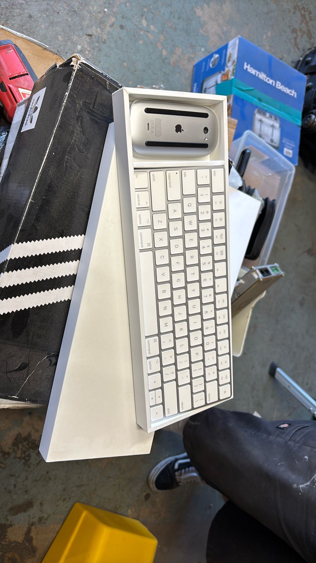 Apple Keyboard With Mouse And Charger