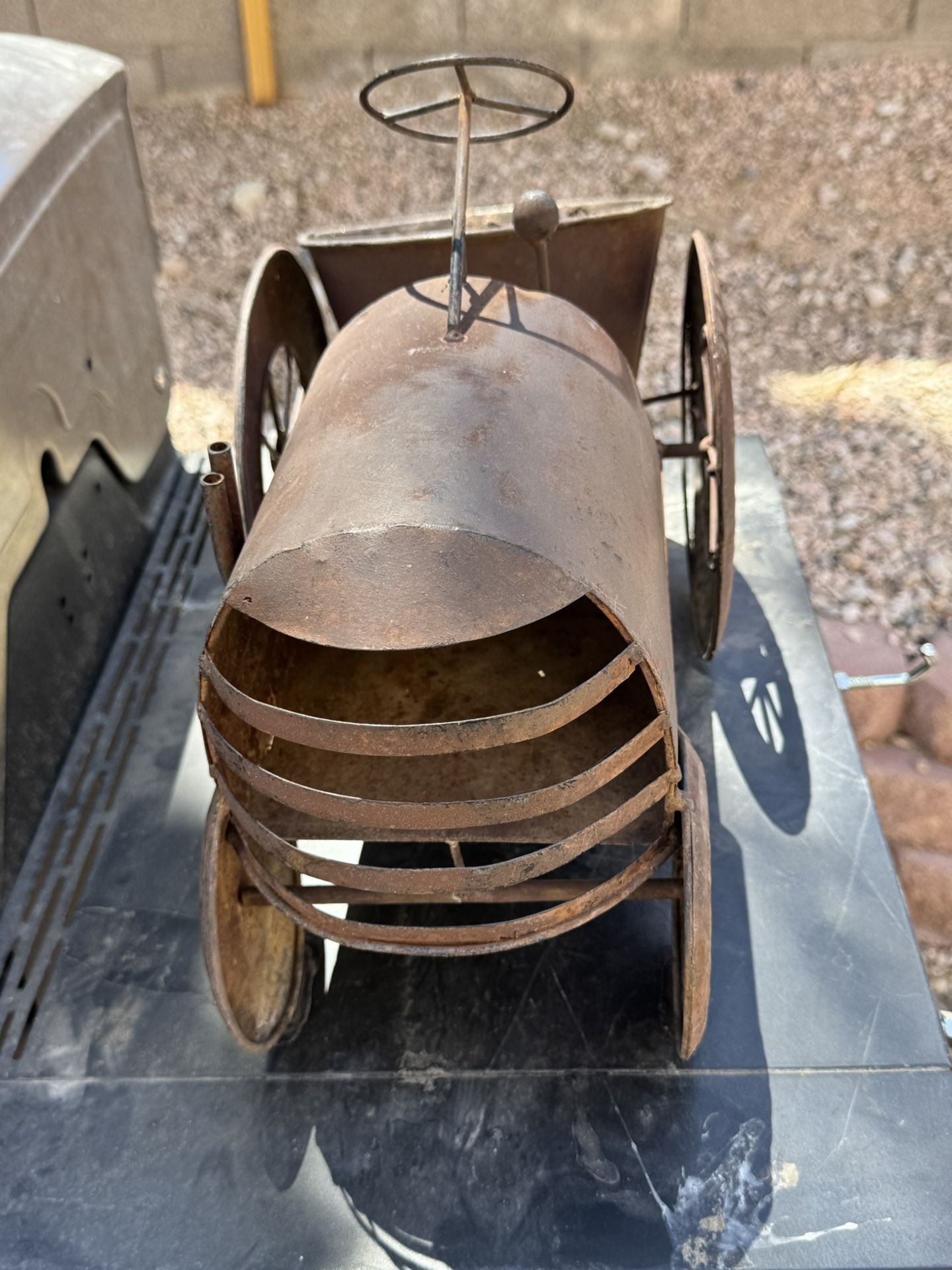 Vintage Flower Pot Stand for Plants Tractor Planting - Rust Look - Brown