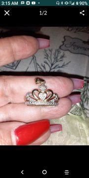 Sterling silver crown pendant