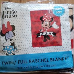 TWIN/ FULL SIZE MINNIE MOUSE BLANKET