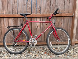 Giant Boulder Mountain Bike 26”