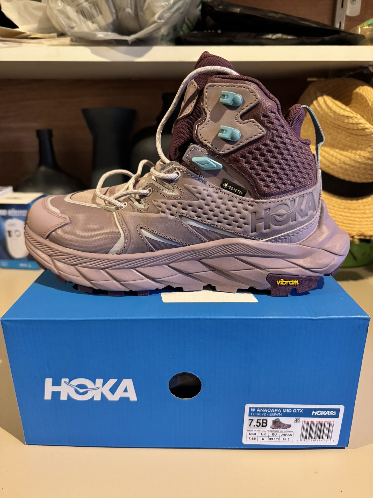 Anacapa Mid Gore-Tex  Waterproof hiking shoe (woman- 7.5 size)