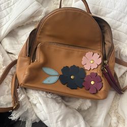 Fossil ©️ womens backpack / book bag