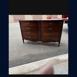 🎁Vintage Queen size bedroom set: 4 post bed frame, French provincial dresser- Solid wood🎁