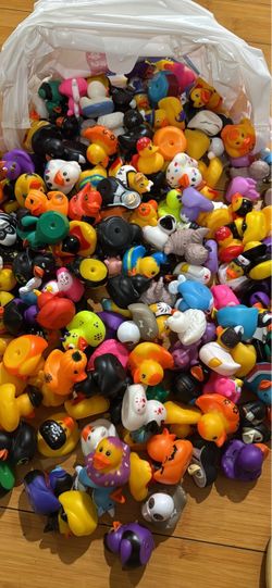 30pcs  Large Lot of Rubber Ducks Mixed Designs