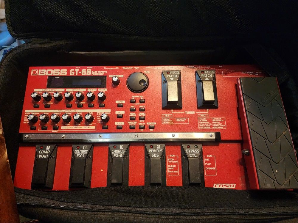Boss Gt-6b Bass Electric Guitat Effects Processor.  Pedal Board
