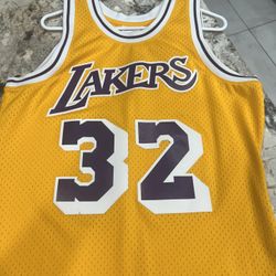 Lakers Magic Johnson Jersey Size Medium 