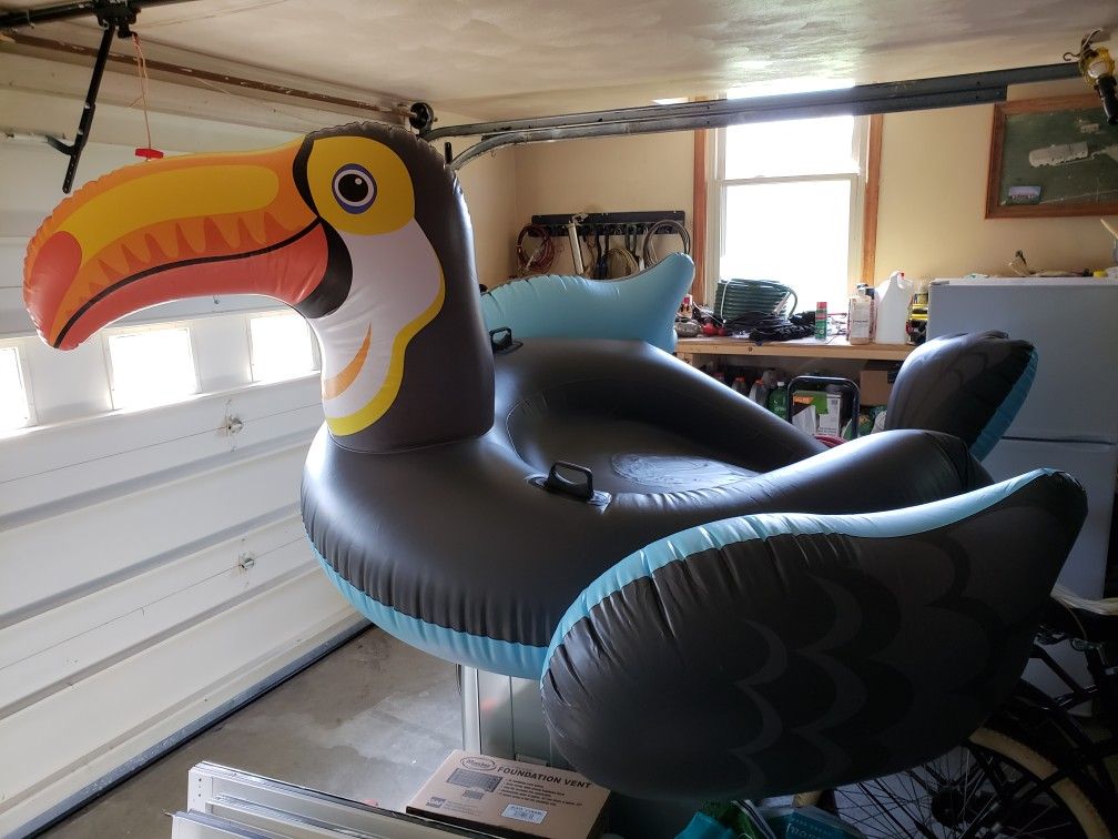 8'x7' Toucan Inflatable with handles.