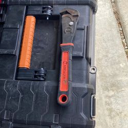 Tools - Auto Adjusting  Pipe Wrench