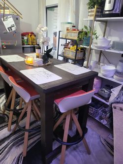  High  Dinning    42 High    Still  Good Condition  We Have 6 Barstool   Need Going  ASAP   $500 