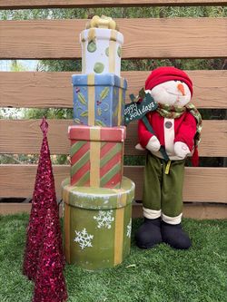 Christmas 🎅 decorations everything for only 30 dollars