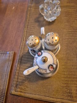 Noritake condiment set
