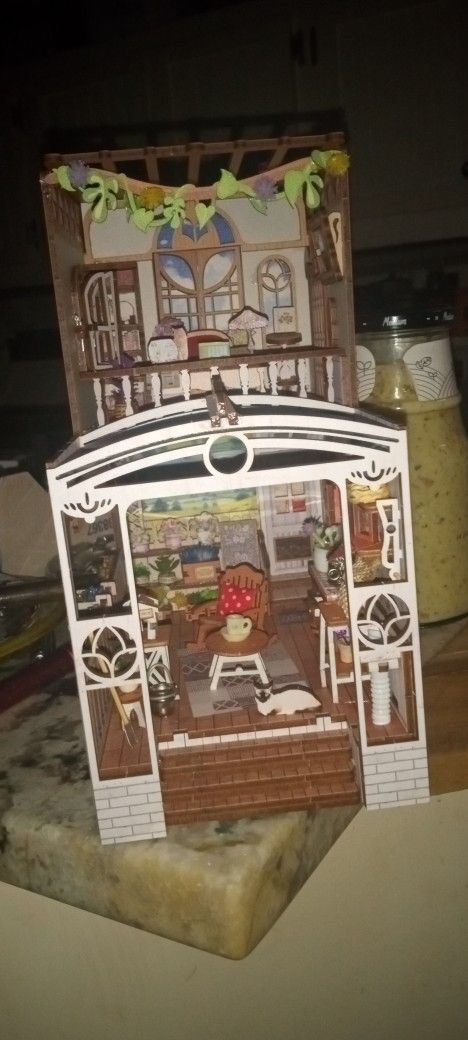 Book Nook/ Miniature Diorama