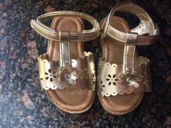 Brand New Toddler gold sandals size 5