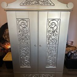 Bratt Decor Dresser And Cabinet