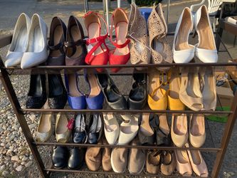 Women’s Shoes READ DETAILS